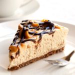 daim cheesecake med karamel