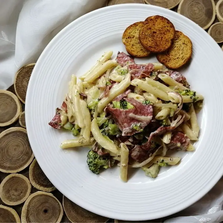 pasta med Prosciutto og broccoli